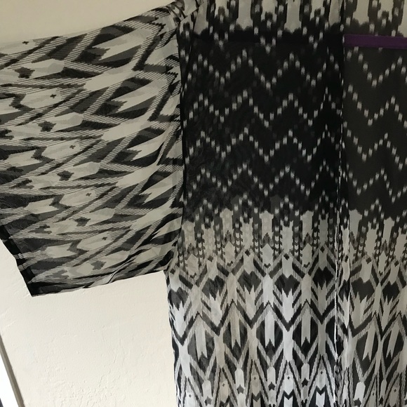 Daniel Rainn Kimono/ Sheer Cardigan - Picture 2 of 5